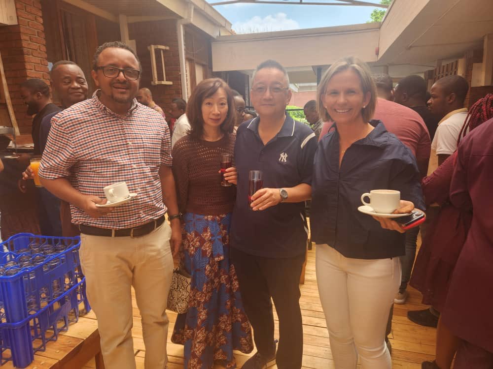 FenellaFrost's tweet image. Wonderful to welcome former ⁦@undpmalawi⁩ Res Rep ⁦@komatsubarasan1⁩ for a Friday coffee ☕️ with the team 🇺🇳 Wishing you the very best with your move to ⁦@undptz⁩!!looking forward to working together on development opportunities between Malawi &amp;amp; Tanzania.