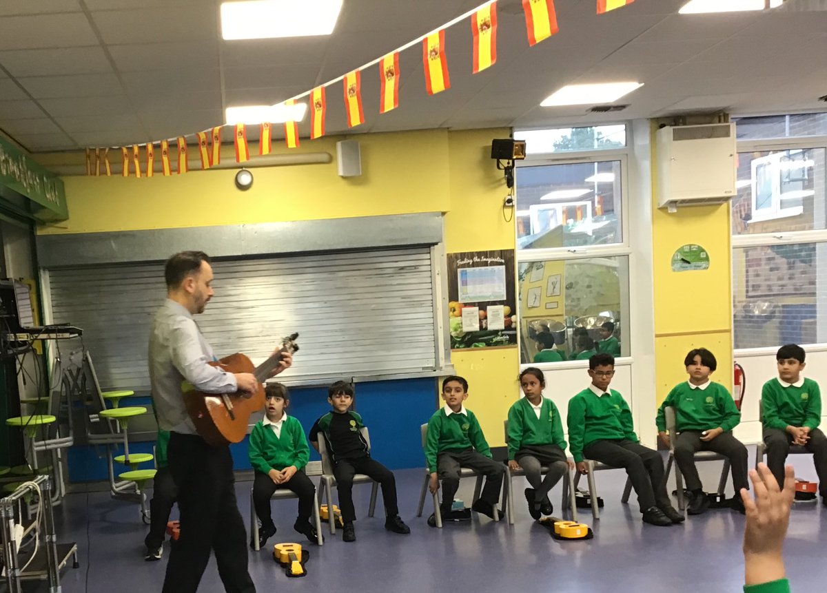 Mr Thomas has been helping us today enrich our understanding of Spain and its musical culture with a demonstration on his classical Spanish guitar🇪🇸💃🏻#GPAmusic <a href="/TeamGreenacres1/">Greenacres Primary Academy</a> <a href="/Oldhammusic/">Oldham Music Service</a>