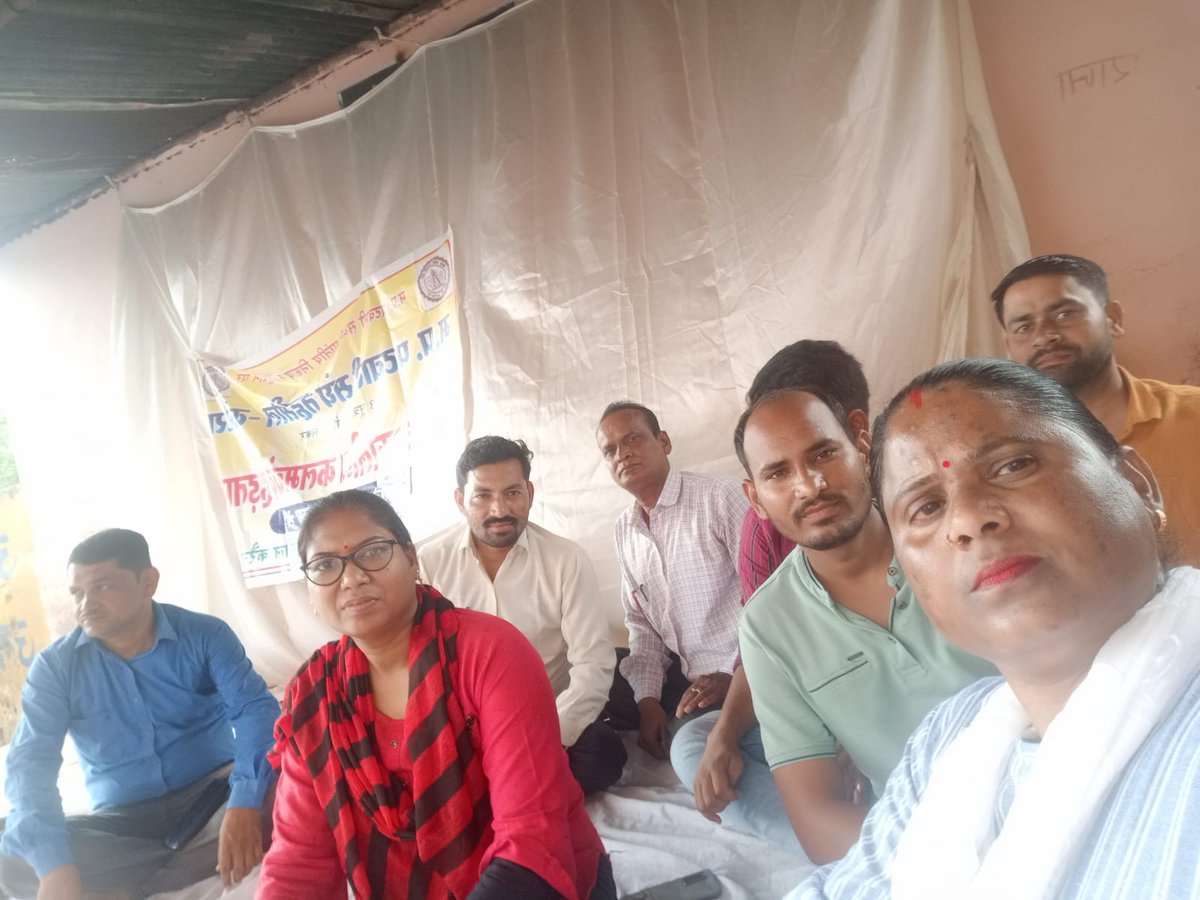 #MpPatwari_Justicefor2800Grade #mppatwariStrike  विगत 26 दिन से हड़ताल पर राजस्व विभाग की हड्डी कहे जाने वाले पटवारियों को सरकार अनदेखा कर रही है हमारी 25 साल से पुरानी मांग पूरी करो <a href="/MPTakOfficial/">MP Tak</a> <a href="/aajtak/">AajTak</a> <a href="/ABPNews/">ABP News</a>
