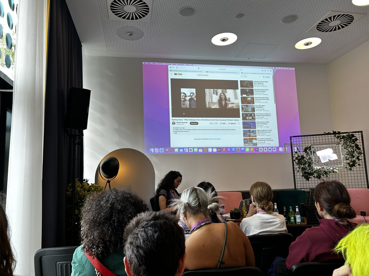 Brilliant talk from fellow UK innovator <a href="/SaskhiaMenendez/">Sassy M</a> on ‘intersectionality &amp; trans &amp; non binary issues in music’ @Reeperbahn_Fest <a href="/KeychangeEU/">Keychange</a> 🔥🔥🔥 she’s doing incredible work around equality &amp; diversity &amp; championing the importance of community / collective organising 👏🏾