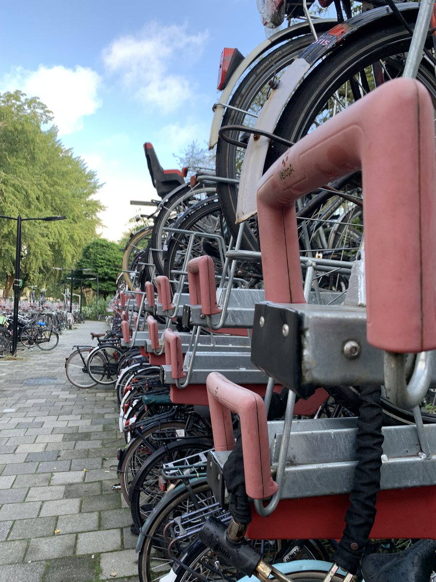 ReedOmary's tweet image. Having finished my time at #NYClimateWeek, I've arrived in Amsterdam to continue my #ClimateLearning journey.

Walking around the city, it's clear how urban design is built for trains, bikes, &amp;amp; walking. Bikes are so prevalent that the bike depot at train stop is double decker!