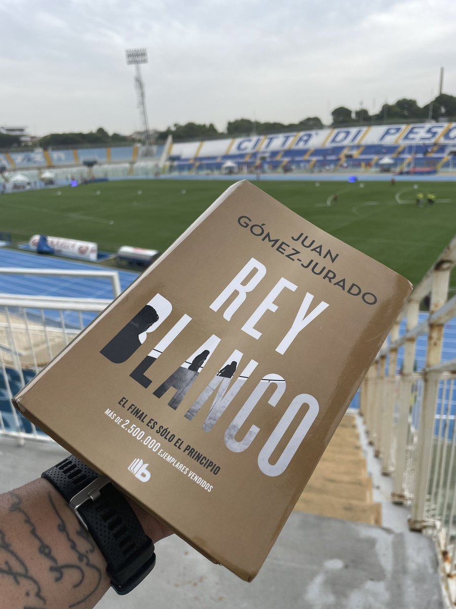 #reyblanco @JuanGomezJurado #deporte y #lectura , todo en la misma semana 🤩