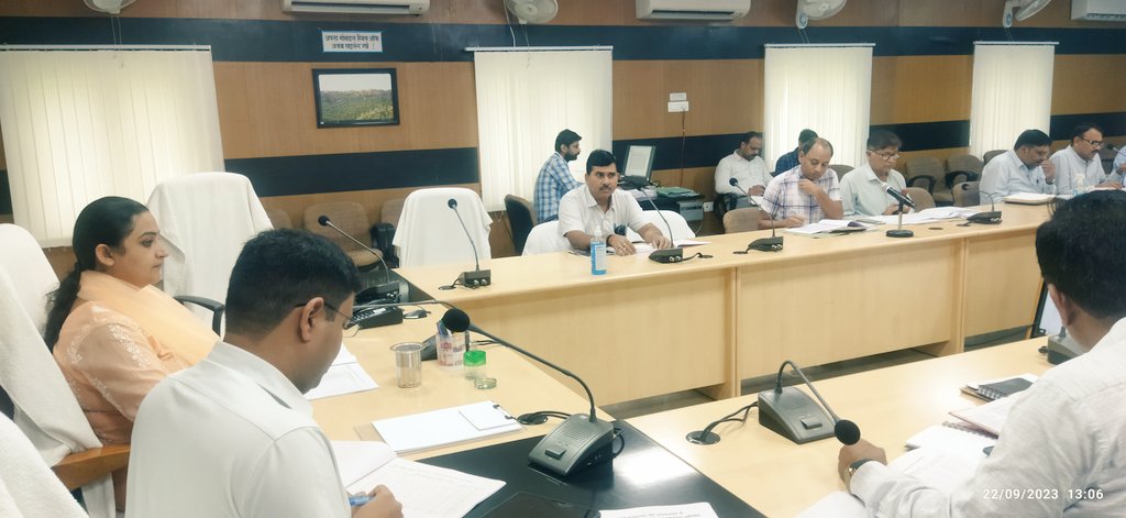 स्वच्छ भारत मिशन(ग्रामीण) के तहत जिला स्वच्छ भारत मिशन मैनेजमेंट कमेटी की बैठक में अधिकारियो को आवश्यक दिशा निर्देश दिए गए। <a href="/myogiadityanath/">Yogi Adityanath</a> <a href="/CMOfficeUP/">CM Office, GoUP</a> <a href="/ChiefSecyUP/">S.P. Goyal, Chief Secretary, GoUP</a> <a href="/UPGovt/">Government of UP</a> <a href="/CommissionerPrg/">Commissioner Prayagraj</a> <a href="/InfoDeptUP/">Information and Public Relations Department, UP</a>