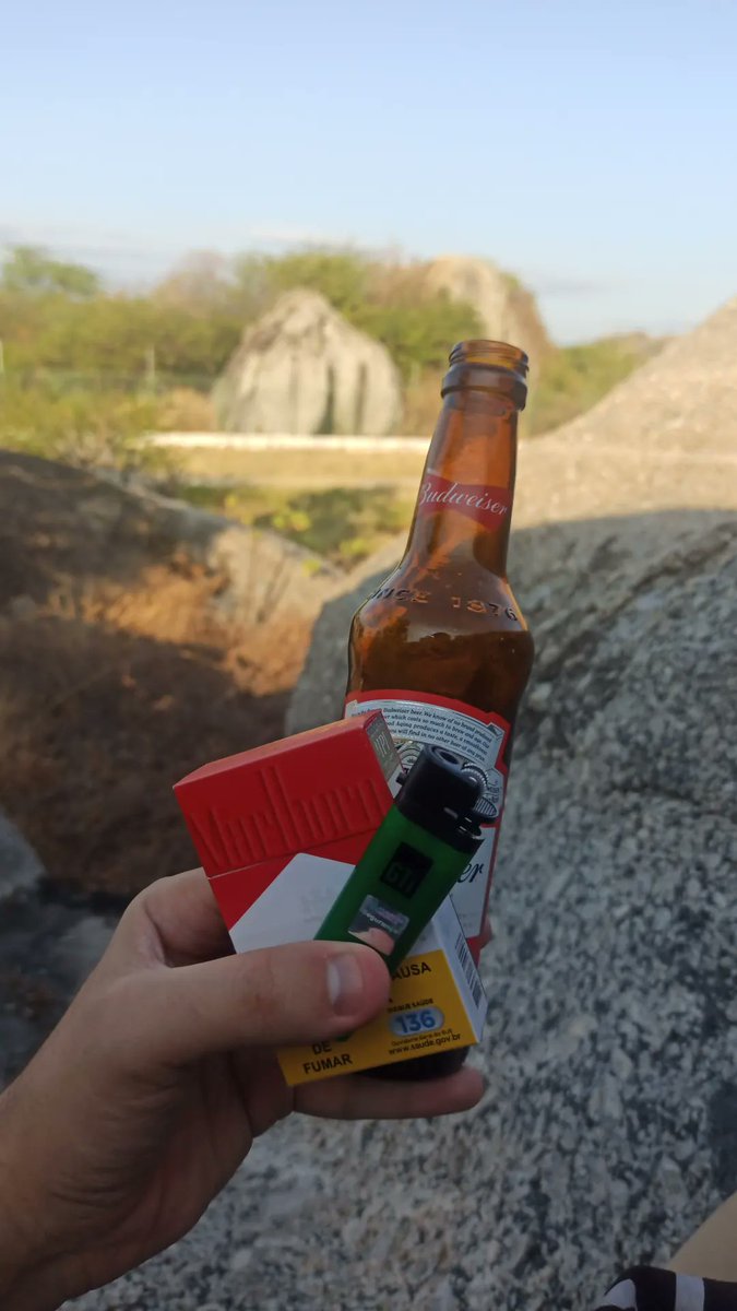 cadu_cm's tweet photo. Merenda boa é essa:
Sozinho, jao, tristeza, cerveja e Malboro.

Pra que melhor? https://t.co/YNBz1JoqKb