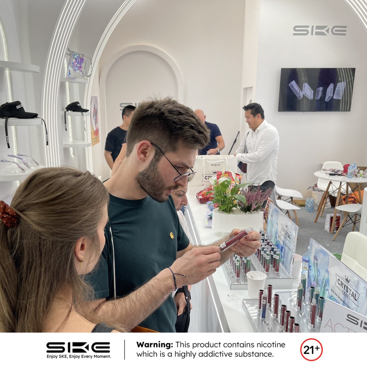 skevapeofficial's tweet photo. 📸✨ Making memories in ##intertabac with our incredible fans! 🙌
Thanks to of you for striking a pose with our #SKE Insta-frame! ❤️ Let's keep these good times rolling! 🎉
Warning:You must be 21+
#skevape #skecrystalbar #crystalbar #vaporwave #disposable #intertabac https://t.co/n0uUBzRzpa