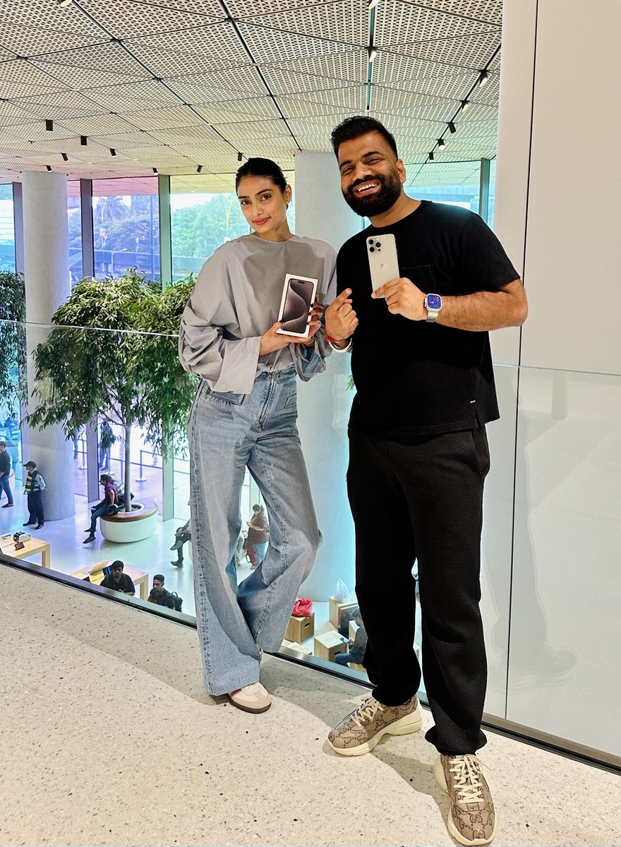 TechnicalGuruji's tweet photo. Enjoying our new favorite, the new #iPhone15ProMax 
#TGFamily 🔥 🔥 🔥 https://t.co/x2C3CBVgBr