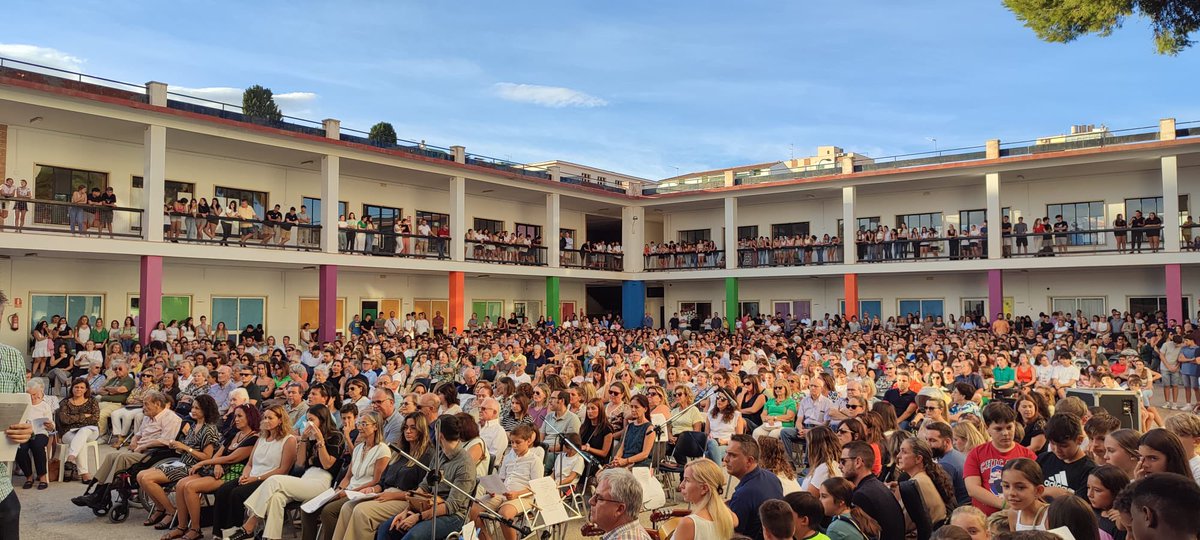 ColegioGamarra's tweet photo. 🫶🏼 | QUERIDO ALFONSO:

Ayer, tu #FamiliaGamarra, nos reunimos para homenajear y celebrar tu vida y recordar la enorme huella que has dejado en todos nosotros. Solo tú podías ser capaz de reunirnos a tantos. https://t.co/pcjOiVXYHe