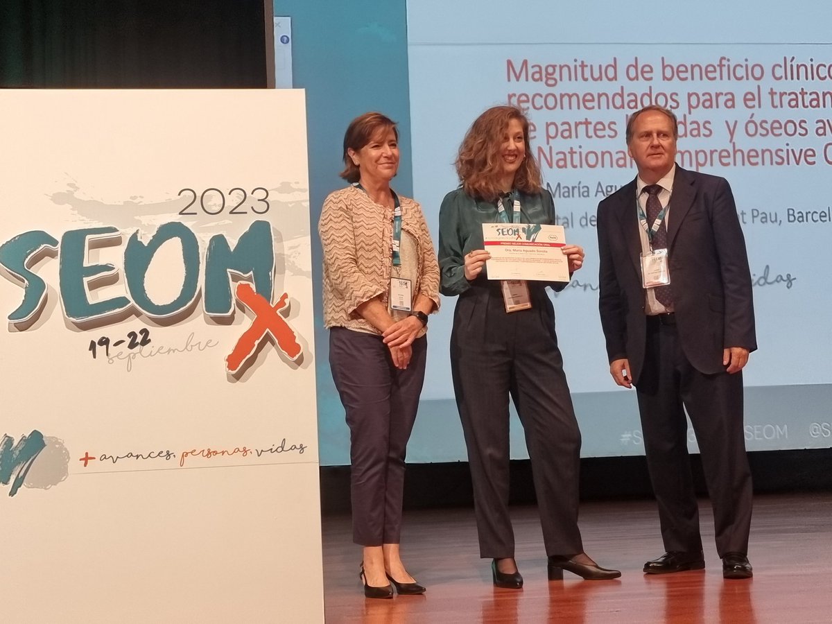 _SEOM's tweet photo. Empieza la Sesión Plenaria de #SEOM23 con la entrega de premios a las mejores comunicaciones, pósteres y comunicaciones presentadas por un residente. ¡Enhorabuena a los premiados por sus excelentes proyectos! 🙌🏻👏🏻👏🏻 https://t.co/jkB94oFm5M