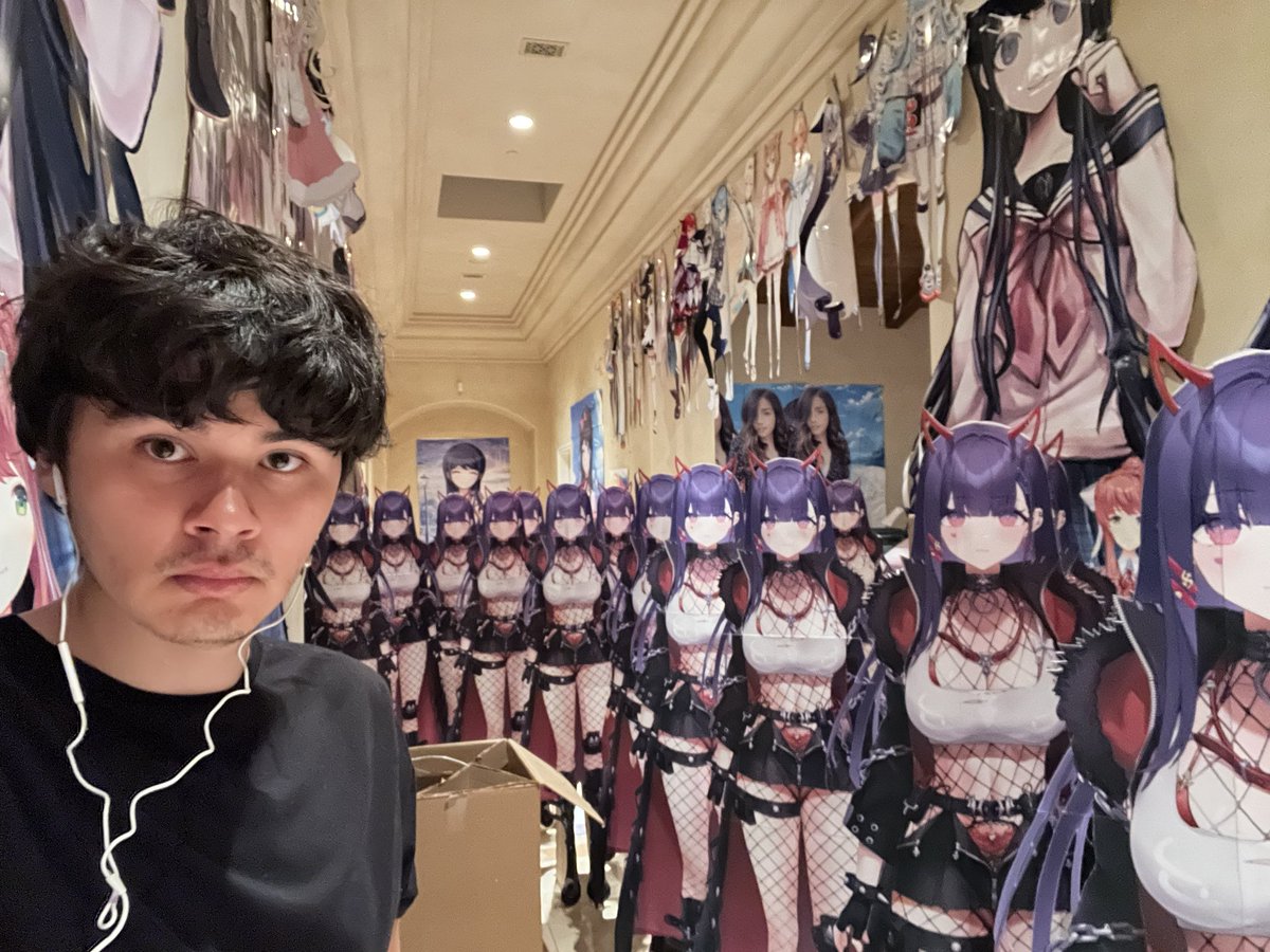 TobynJacobs's tweet photo. I made 20 cutouts of @nihmune 

this took way longer then expected, cause of how detailed she is, But was finally finished. https://t.co/W5GWFo0CcF