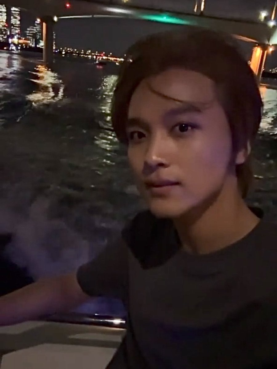 Ieemarkees's tweet photo. haechan looks so good https://t.co/pXv4jhK2o2