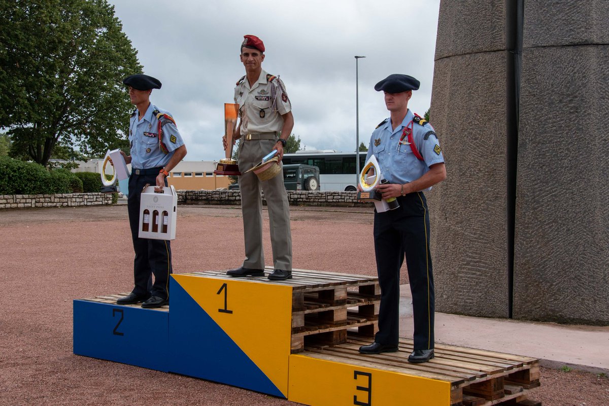 1RCA_canjuers's tweet image. 🏆Championnat national militaire de trail 2023 organisé par le #1erRCA et @DRHATofficiel, 177 coureurs de 51 unités de l'@armeedeterre ont parcouru 43 km sur 1400 m de dénivelé.🏃‍♂️ Bravo à tous les participants ! 💪