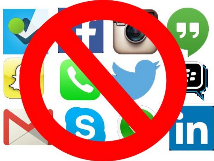 Mwazi's tweet image. RIGHTS OF AN INDIVIDUAL SHOULD NOT GO BEYOND THE RIGHTS OF OTHERS - Malicious information, misinformation or abusive content needs to be met with some form of accountability - Situmbeko Wambulawae. There seems to be no gatekeepers on social media &amp;amp; so anything goes. #OpenSpaceZM