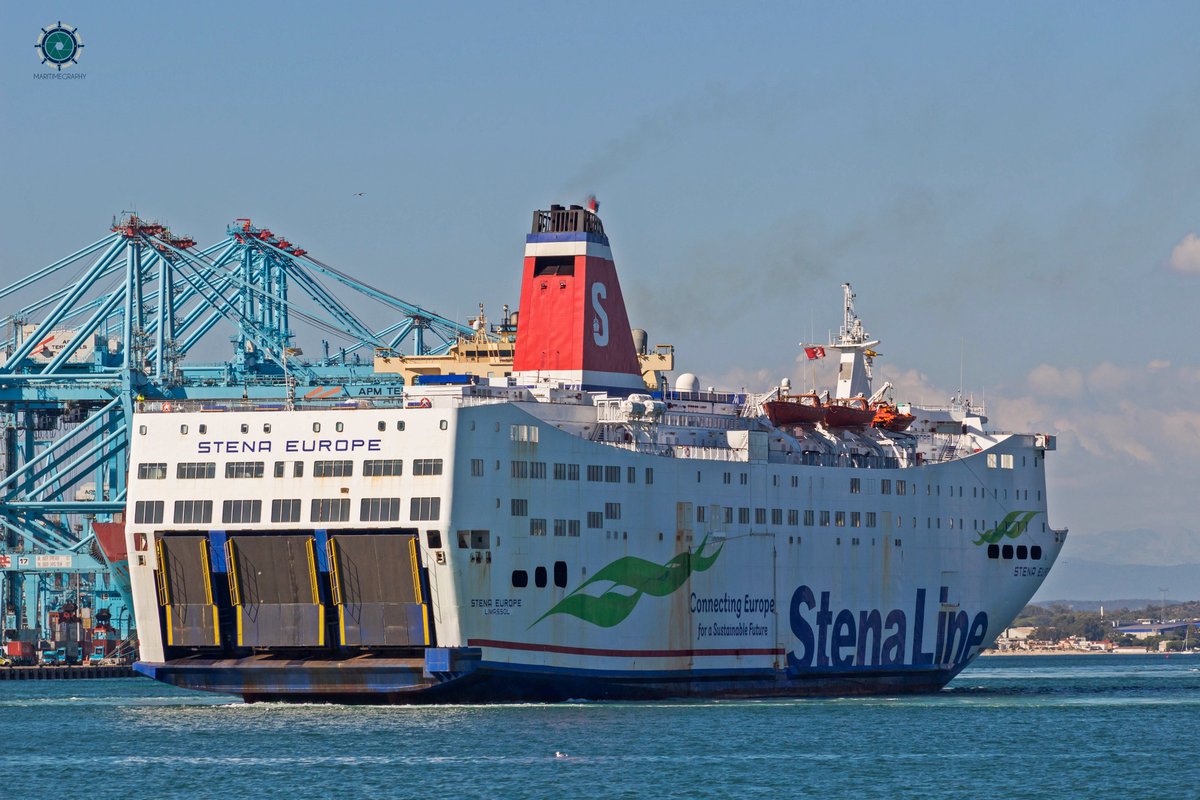 Maniobra de atraque del ferry 'STENA EUROPE' 🇨🇾 en uno de los atraques del @PuertoAlgeciras 

#ferry #stenaline #puertodealgeciras