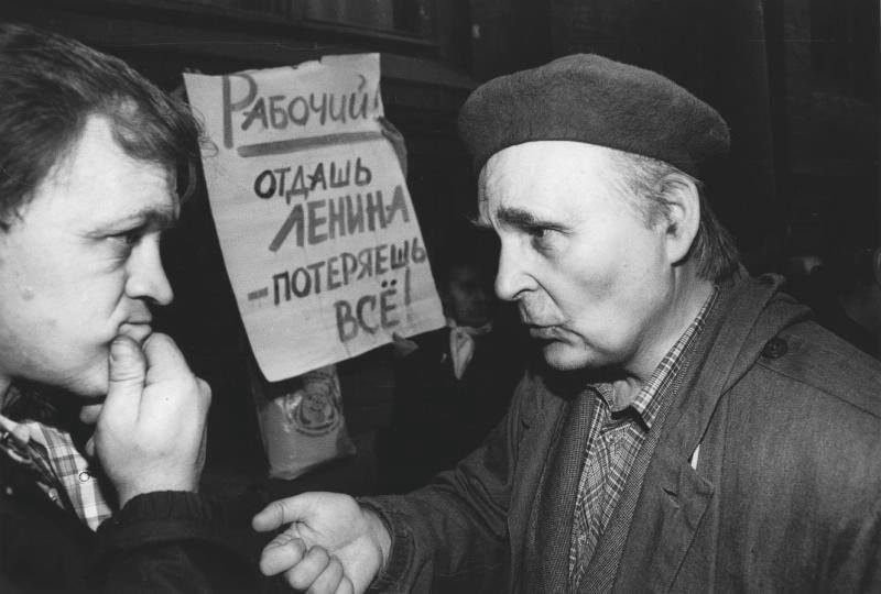 Communist_World's tweet image. "Рабочий! Отдашь Ленина - потеряешь всё!"

21 сентября 1991 года. Москва. Около музея Ленина.