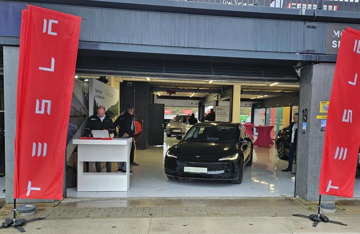 TeslaOwnersNL's tweet image. En op de #EVExperience kun je ook de nieuwe #Tesla #Model3 Highland gaan bewonderen, en ook de Quicksilver #ModelY .