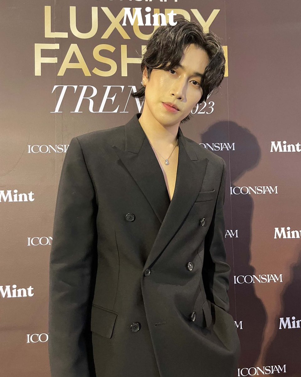 mintmag_th's tweet photo. รูปหล่อมาแล้ว! #MintReports อยู่กับหนุ่ม 'ไบเบิ้ล วิชญ์ภาส' ที่มาอัปเดตเทรนด์แฟชั่นใหม่ๆ ในงาน ICONSIAM LUXURY FASHION TRENDS FW23 💚

🎬ชม Live Streaming ทาง IG: mintmag_th 

#MintxBiblexICONLUXE 
#ICONSIAMLUXURYFASHIONTRENDFW23 
#ICONSIAM #ICONLUXE 
#MintReports https://t.co/QHHEZOjm4L