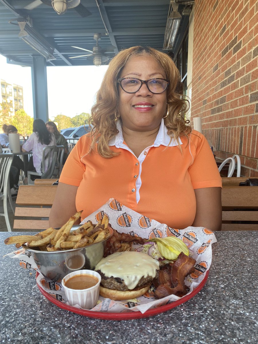 PoneyExpTours's tweet image. Enjoyed National Cheese Burger Day @BadDaddysBurger #CityofDecatur #PoneyExpressTours