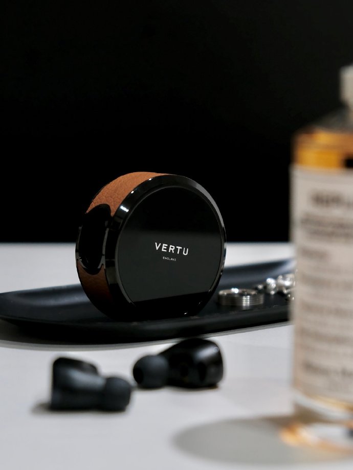 Favorite song deserves better #earbuds
#VERTU Live Bluetooth wireless earbuds, with high fidelity sound quality, restore more music details. #luxurylife #BluetoothEarbuds

Discover more at: bit.ly/3RqrmRt