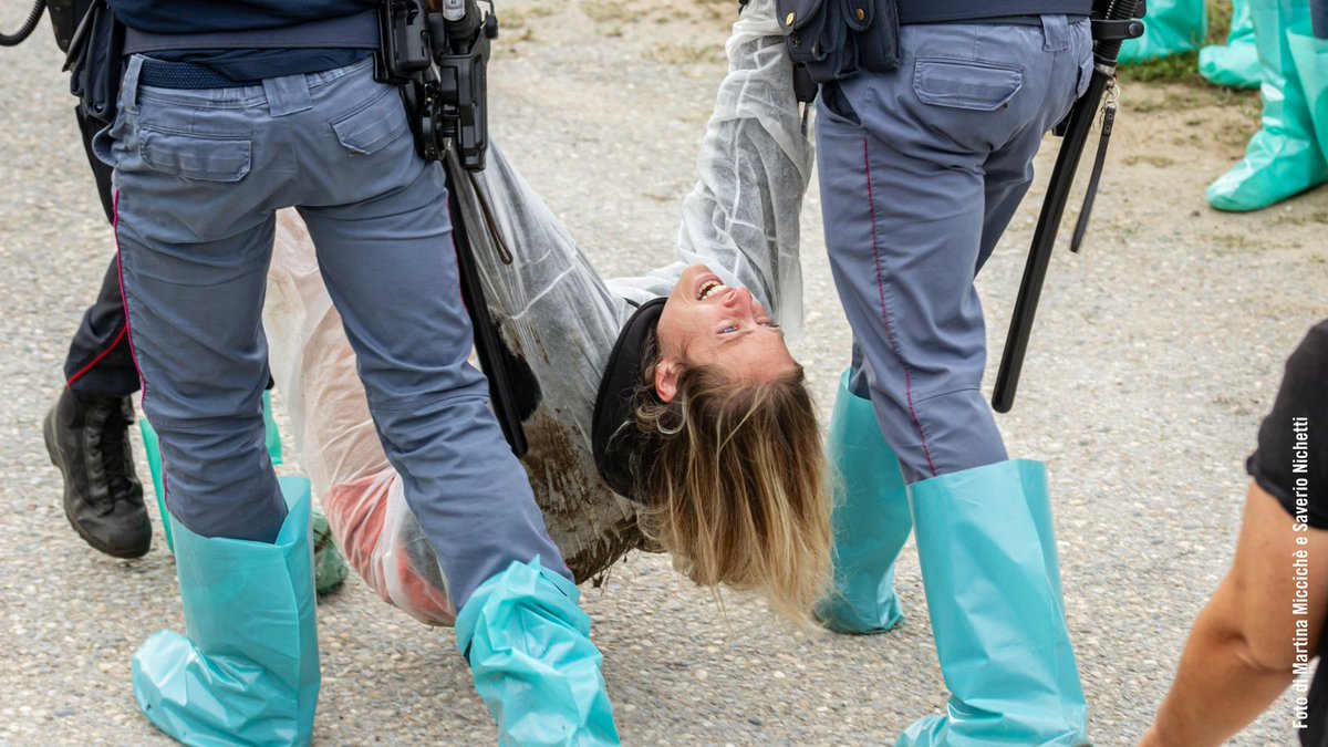 Dopo lo sgombero del #RifugioCuoriLiberi alcuni attivisti risultano feriti a causa dell'operato violento delle forze di polizia. La legge è chiara: l'uso della forza deve avvenire solo se costretti da necessità e deve comunque essere sempre proporzionata.