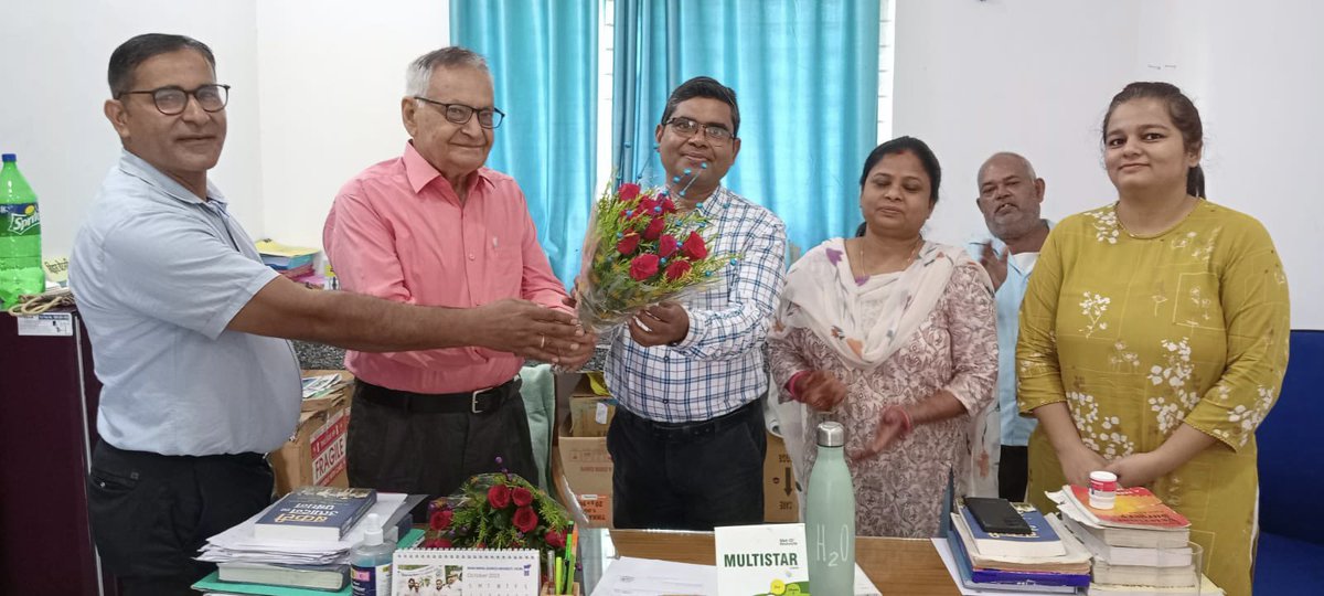 Congratulated & gave best wishes to Prof. Dr. Moin Ansari on taking the charge as Head of Surgery department at Bihar Veterinary College, #Patna.

#drspsharma #moinansari #veterinarycollege #surgerydepartment #biharveterinarycollege #veterinarysurgeon #veterinarymedicine