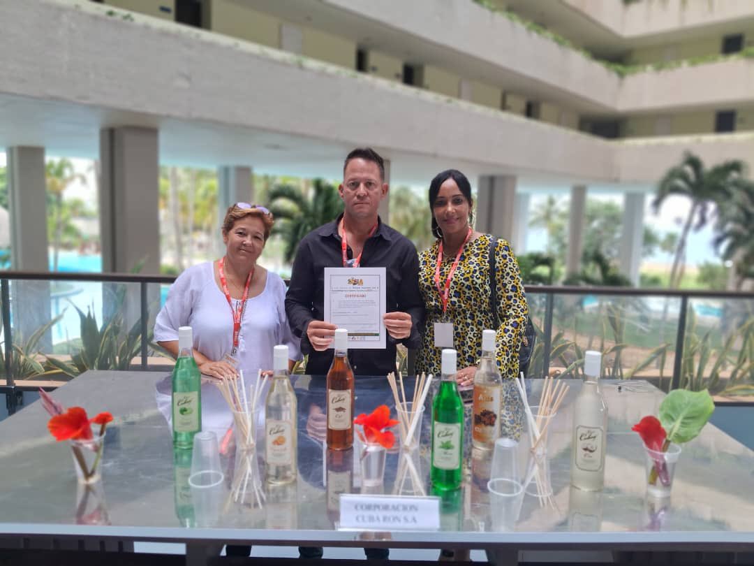RoneraCardenas's tweet photo. @RoneraCardenas Presentación en el Simposio de Innovación de la Industria Alimentaria. 
@LeidiAlmeida66 
@minalcuba 
@CubaRonSA https://t.co/DwL3Qi13BP
