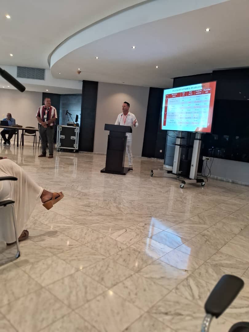 RoneraCardenas's tweet photo. @RoneraCardenas Presentación en el Simposio de Innovación de la Industria Alimentaria. 
@LeidiAlmeida66 
@minalcuba 
@CubaRonSA https://t.co/DwL3Qi13BP