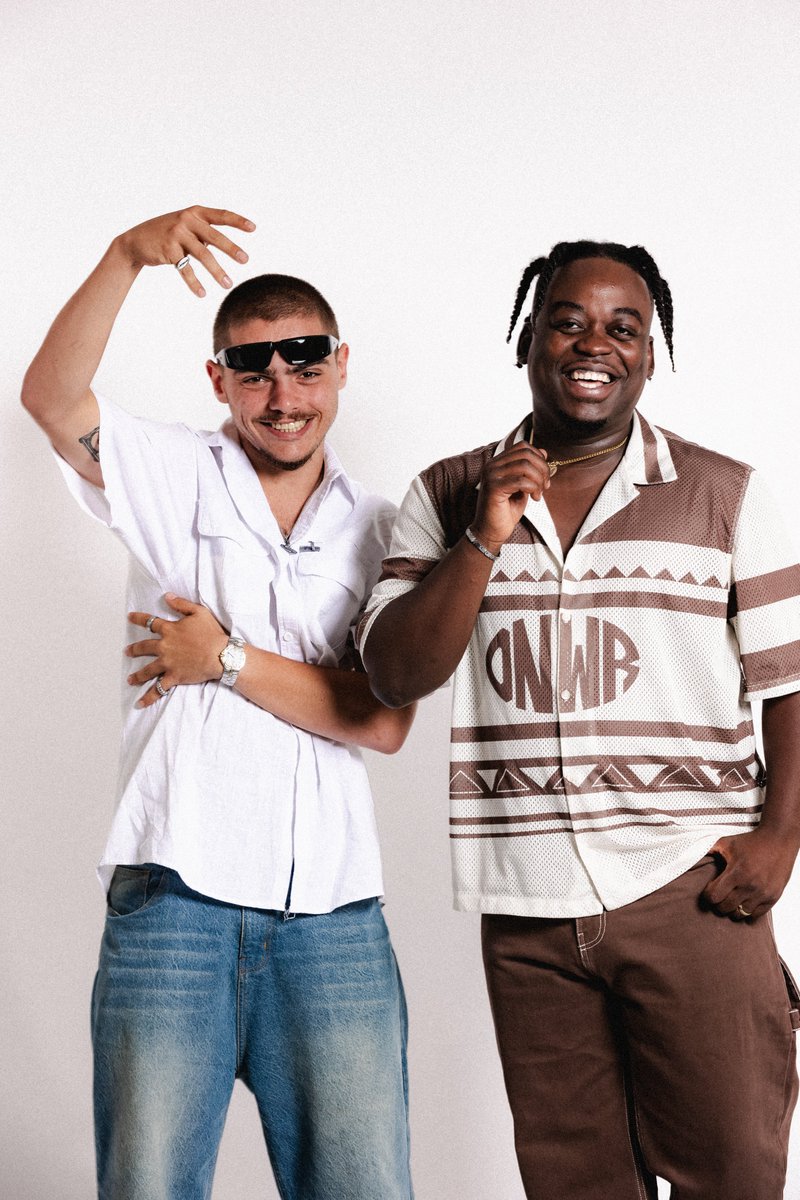 Colaboração do ano?
Brevemente, #Ivandro e #VanZee juntos em "Chamadas" 👀

📸: Afonso Batista

<a href="/ivandro73/">IVANDRO</a> <a href="/sebasvanzee/">Van Zee</a>