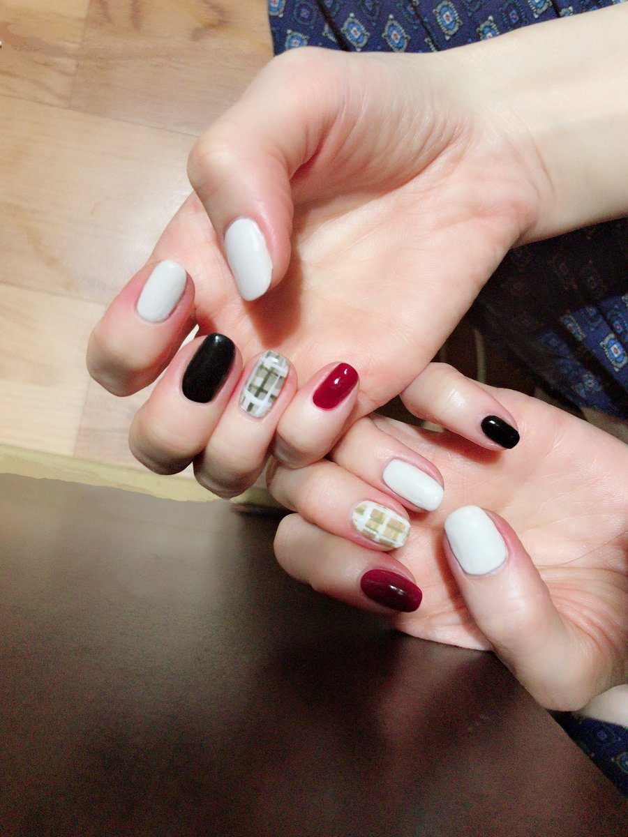 友達ネイル💅
私のネイルを見て、それがいいと
同じ施術しました☺️2018
2枚目は私のセルフネイル

マットカラーを使った秋冬ネイル

#友達ネイル #セルフネイル