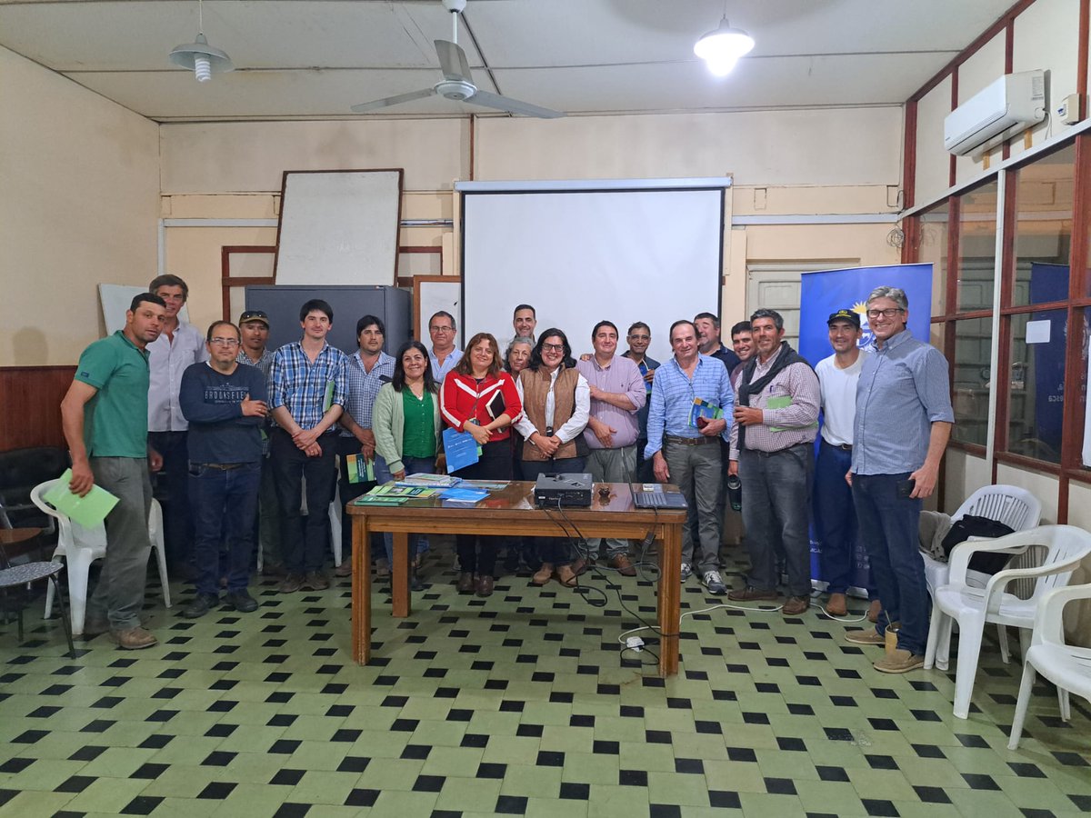 En nuestra gira de promoción de instrumentos para el agro, mantuvimos una reunión con la Mesa de Desarrollo Rural de Salto, con presencia de autoridades como el director de Descentralización del MGAP <a href="/LuisCarresse/">Luis María Carresse</a> y funcionarios de desarrollo de @idSalto y de la <a href="/Udelaruy/">Universidad de la República</a>