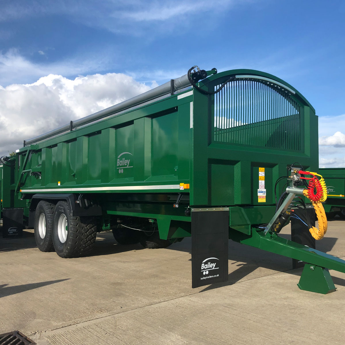 BaileyTrailer's tweet photo. Another Root Special ready to leave the yard, with this one scheduled for delivery to Aberdeenshire.
Read more about this range at https://t.co/Tq1IFqw93r
#BaileyTrailers #TheTrailerInFront #RootTrailer #RootCrops #Aberdeenshire https://t.co/QO3eHYnKzy