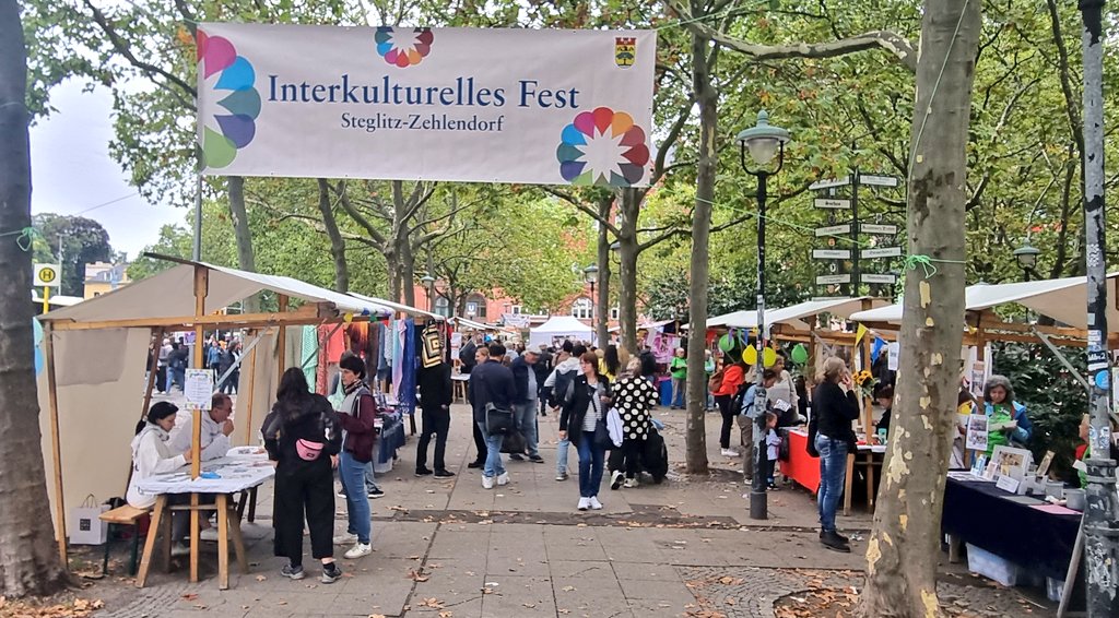 marconcert's tweet photo. Heute auf dem „Markt der Möglichkeiten" beim  9. Interkulturellen Fest in #Berlin #Steglitz-#Zehlendorf.
 #Integration #Partizipation #Vielfalt #Ehrenamt #Nachbarschaft #STEASZ
@basz_berlin @Mittelhof_eV @SZSteglitz https://t.co/2XffjvKgnR