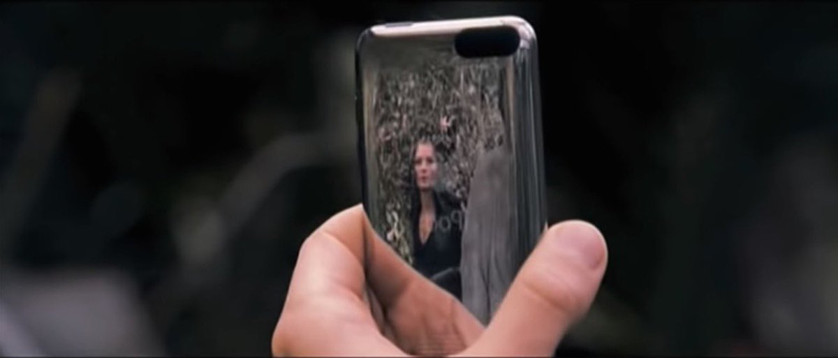 nocontextpjo's tweet photo. the pjo movie has too many faults to count but this isn’t one of them. using an ipod to kill medusa was truly a galaxy brain idea, something i fully believe book percy would have done given the chance 😭 https://t.co/DQ1ggap390