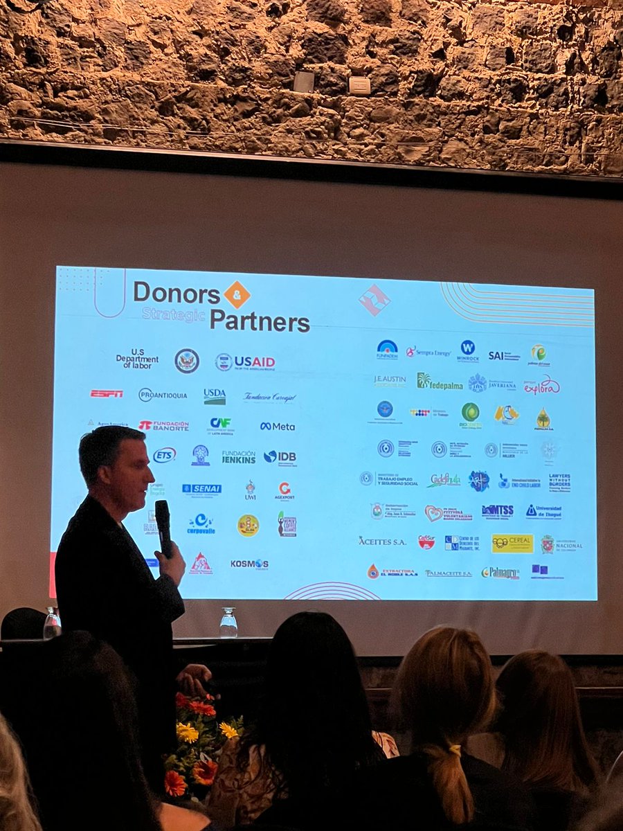 FUNPADEM's tweet photo. Desde la Fundación, se presentó la experiencia en el desarrollo de proyectos de cooperación internacional en comunidades fronterizas y el establecimiento de los CREDES (Centro de Referencia y Defensa Social para el Apoyo Migratorio). https://t.co/Z4teSOWOtA