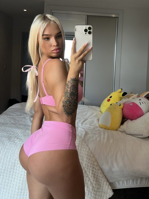 It&rsquo;s pink 🌸 https://t.co/eLrhisTBOI