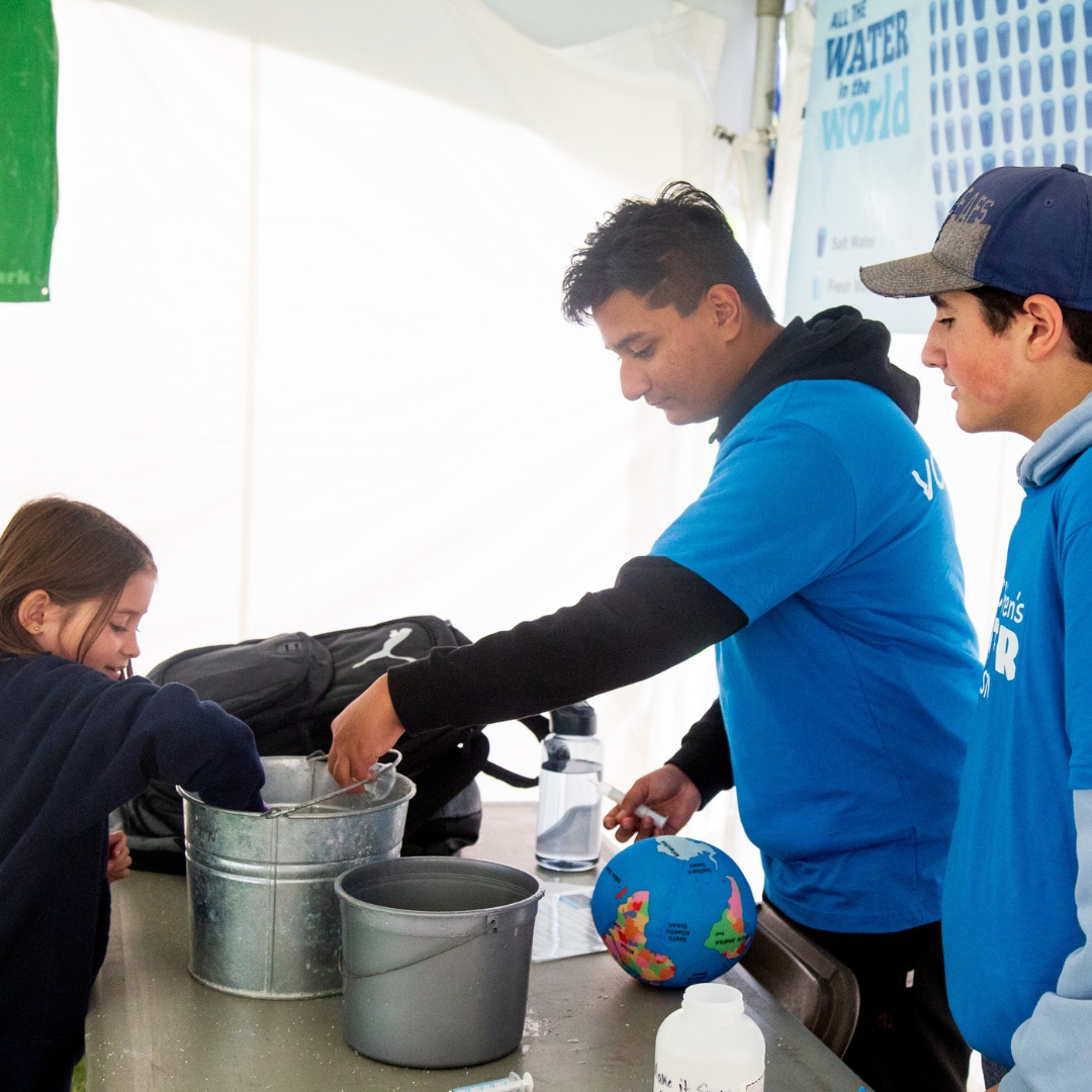 ConservHalton's tweet photo. More than 400 high school students from @HaltonDSB & @HCDSB schools will volunteer at next week’s Water Festival. Volunteers will help their younger peers in Grades 2-5 explore all aspects of water through fun, inquiry-based learning🌊
#hcwf #haltonwaterfestival #haltonschools https://t.co/Qp4dVaOD3I
