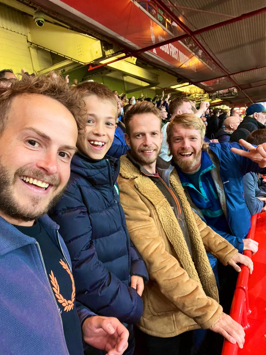 🟣UTC🔵

Forest (a). 

#robbed #var <a href="/BurnleyOfficial/">Burnley FC</a>