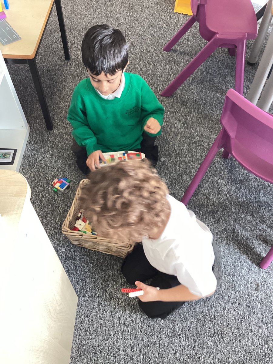 Perfect way to end the week. Making Lego boats in Small World and burgers for dinner in Role Play. 

Have a lovely weekend owls. See you on Monday.