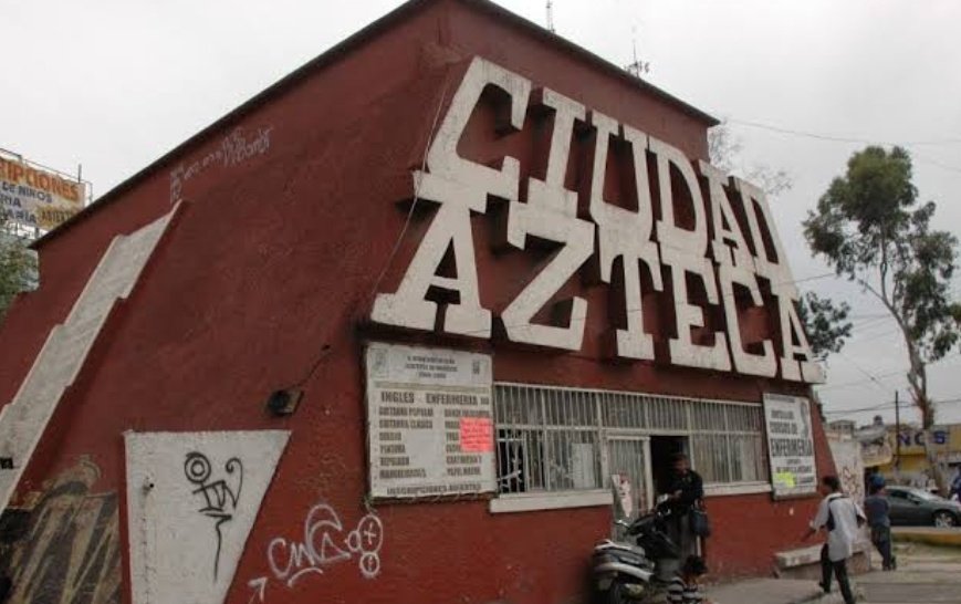 Aun recuerdo cuando salia de la secundaria y acudia a la piramide de ciudad azteca a tomar clases de guitarra. 
Hasta la fecha sigue siendo un referente importante en #Ecatepec 
#OrgulloDeDondeVengo