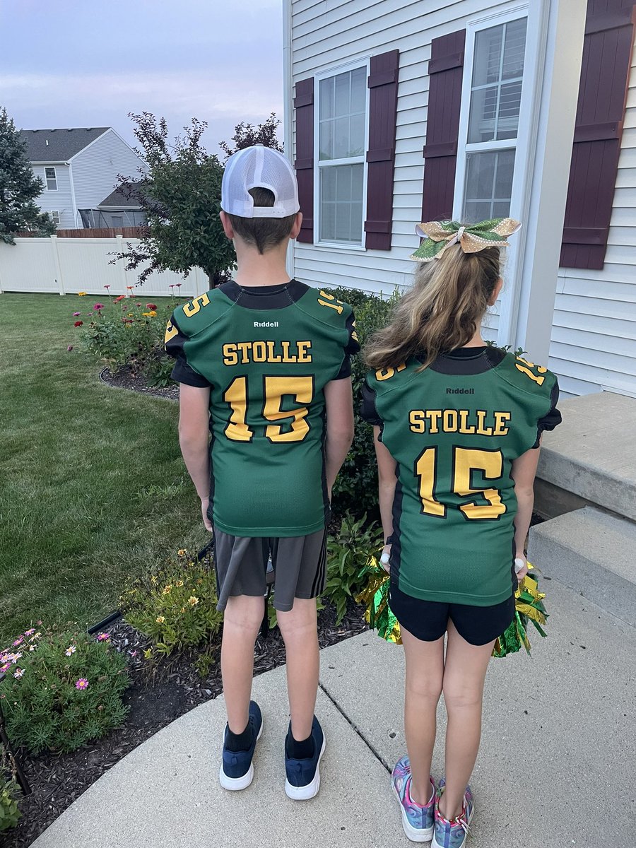 srstolle's tweet photo. Let’s go, Howell!!! 💚💛 @hutchingsele @FootballHowell @HowellMISchools https://t.co/SZLNqD2MhX