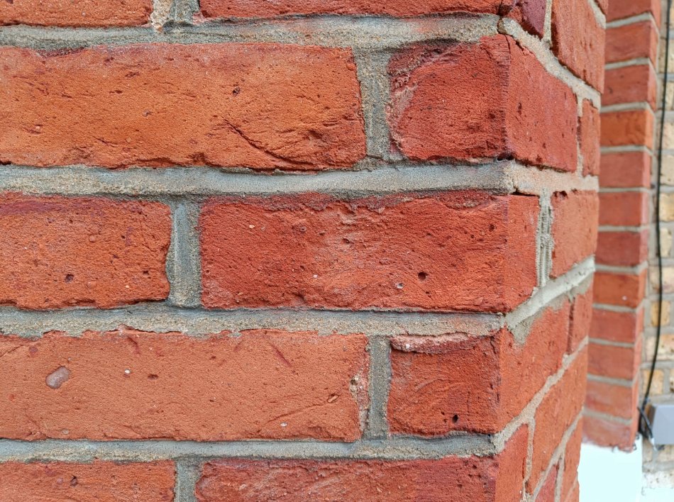 Aggressive mechanical cleaning of this brickwork has made it more susceptible to frost damage. In addition, hard cement mortar has been used to repoint the wall increasing the likelihood of spalling.
#survey #propertyforsale #homebuyers #londonlife
