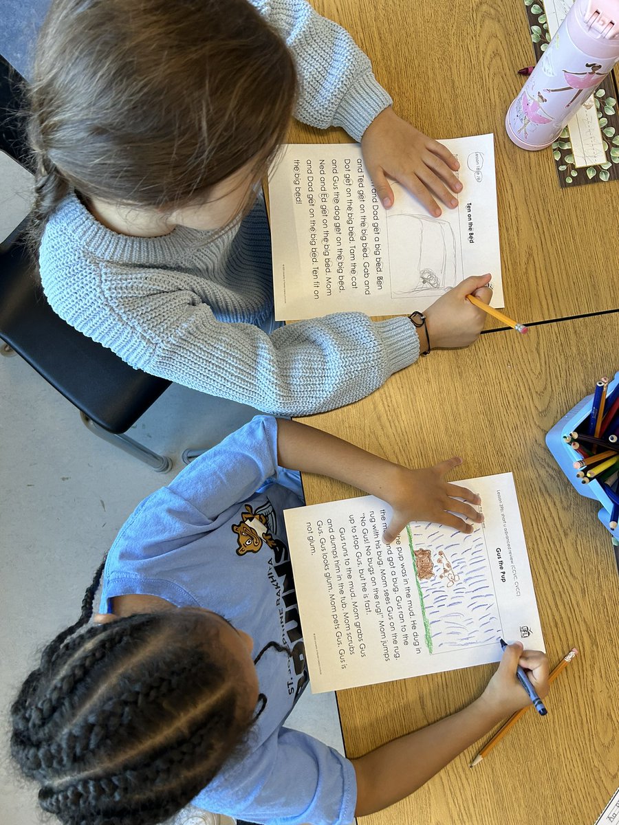 mrswollziefer's tweet photo. We loved learning about superhero vowels E and U today! ⭐️
Students worked in partners to read a passage focused on each sound and helped each other blend sounds to read the words! ✅🤝
#welcometobruincountry
#ufli
#secretstories https://t.co/CBjrNDuhvM