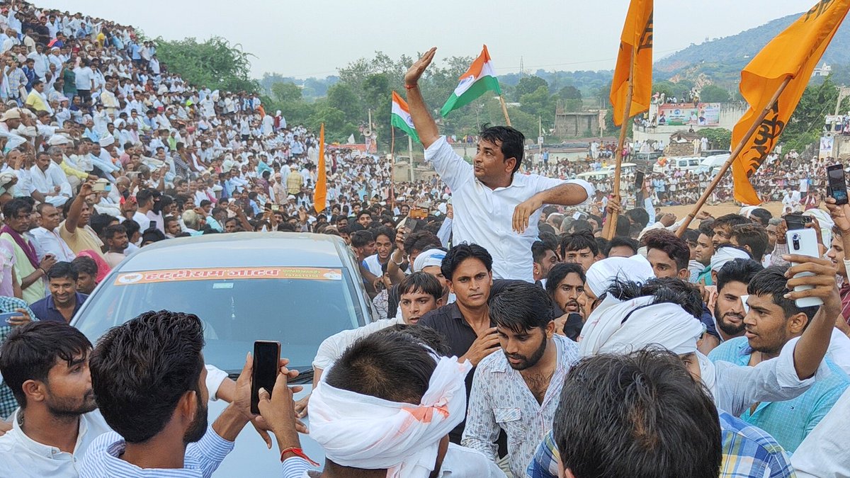 आज करीरी,टोड़ाभीम कुश्ती दंगल में शिरकत की! जनता जनार्दन का आशीर्वाद लिया,जनता का अपनापन आत्मीयता ही मेरी सबसे बड़ी पूंजी और ताकत है,इन्ही जनसामान्य के आशीर्वाद से मैं मजबूती से संघर्ष कर पाता हूं,आभार प्रणाम!
शानदार ऐतिहासिक कार्यक्रम के लिए सभी को बधाई!