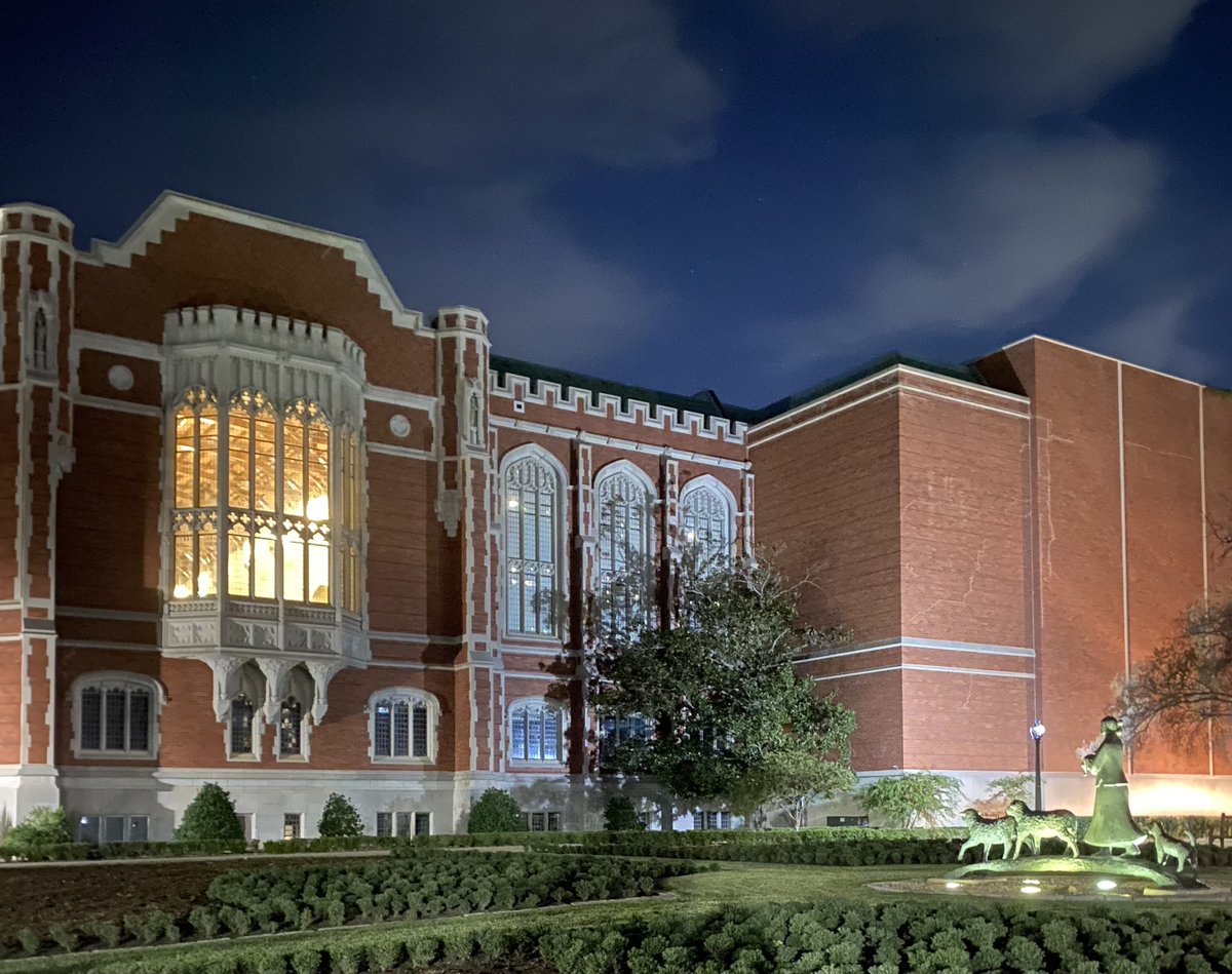 PalmeriJoAnn's tweet photo. Bizzell Memorial Library this morning #OUskywatch #OULibraries #CampusBeautifulByDayAndNight https://t.co/rZqxzI56lR