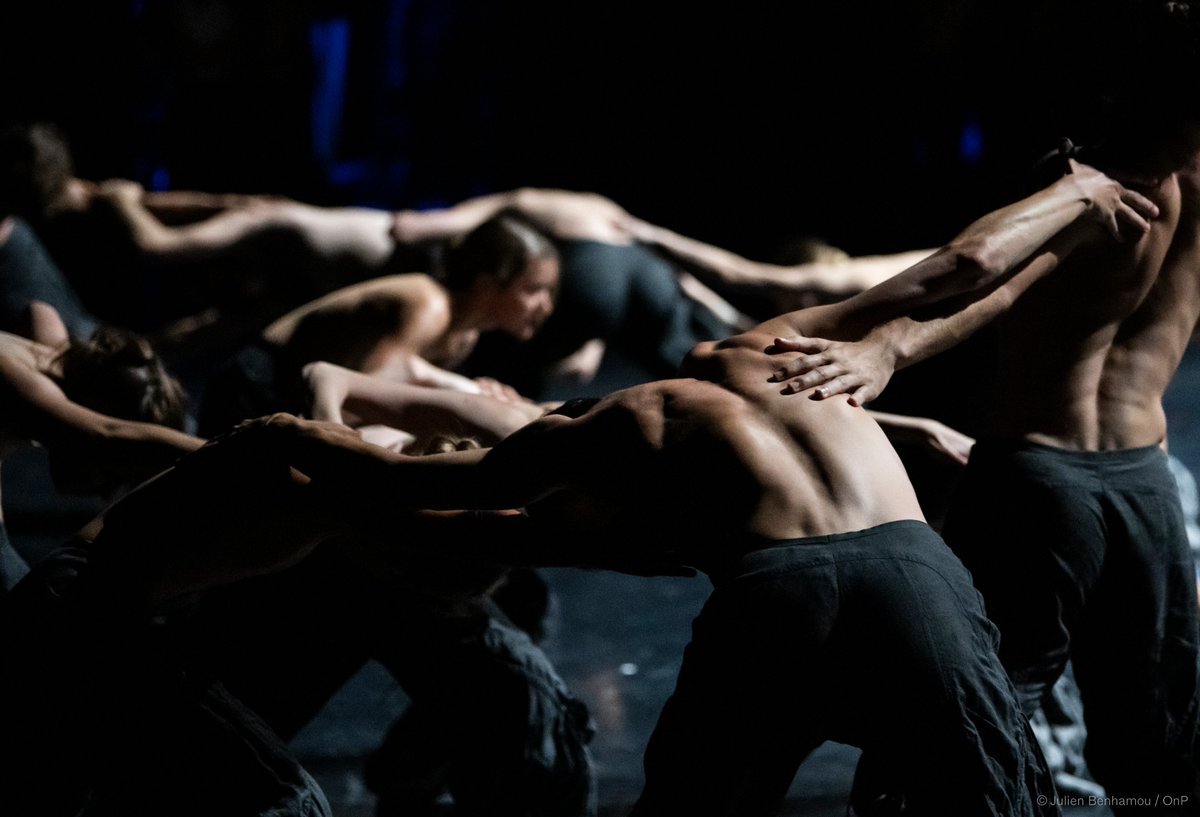 #TheSeasonsCanon
24 septembre 2016 : création du ballet de Crystal Pite pour le Ballet de l'Opéra de Paris au Palais Garnier.🤩  

Une œuvre de retour au Palais Garnier jusqu'au 12 octobre : bit.ly/3rvLQNs