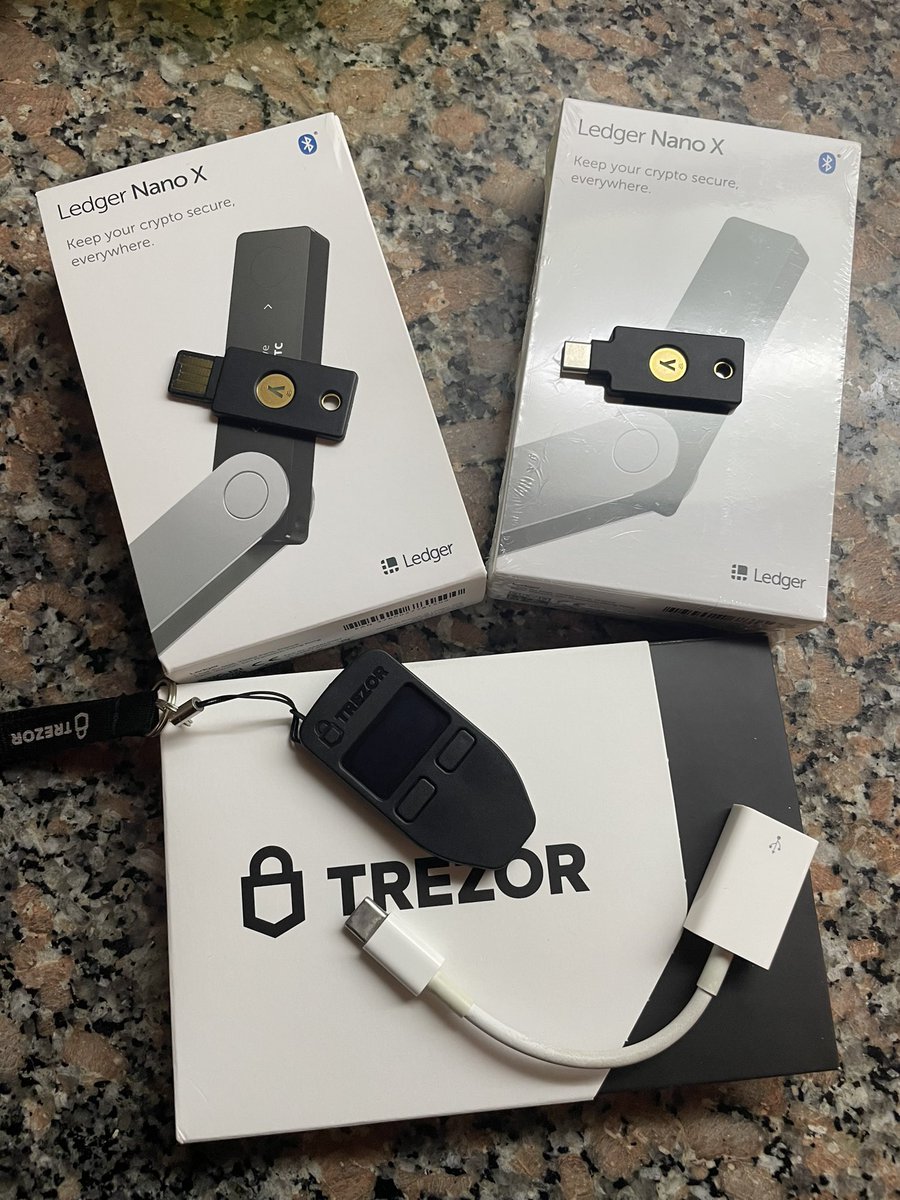 diego_defi's tweet photo. Hay equipo, recuerden la seguridad es lo más importante, tanto para sus criptos como para las aplicaciones de su vida diaria!!!!!

Dos @Ledger X (uno de backup)
Dos @Trezor T y One (uno de backup)
Dos @Yubico (siempre dos)

Las Yubikey protegen cuentas de: ICloud, Gmail, Protonmail, Twitter, @binance, @okx y @Bitwarden 

@Authy queda para la cuentas que no aceptan llaves físicas.

No puede faltar la multisig, en mi caso elegí @safe 

Y por supuesto las seed en papel 😉