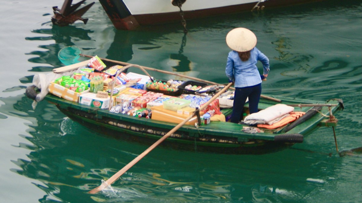 Davestravelworl's tweet image. Grocery delivery, Ocado style
Floating Market trader, Ha Long Bay, Vietnam

#bloggershutrt #theclqrt  #bloggersdreamrt #bloggerstribe @bloggershut @_teamblogger #teamblogger 

#halongbay #floatingmarkettrader #vietnam