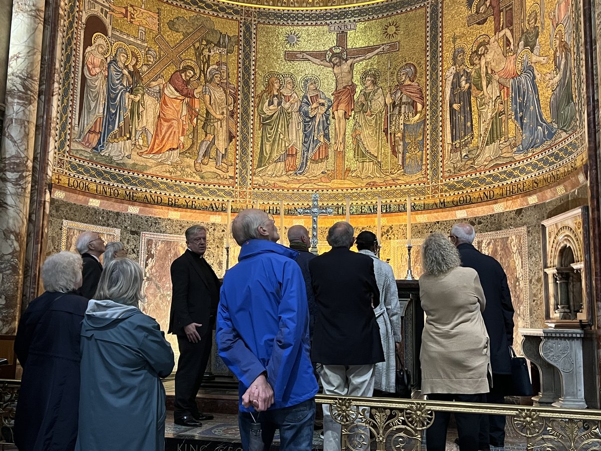 VictoryServices's tweet image. It's wonderful to see our members who joined us today for the guided tour of the Guards' Chapel led by Reverend Deiniol Morgan. ⛪His informative introduction to the chapel enriched our experience, and everyone thoroughly enjoyed the tour. A big thanks to Deiniol! 👏#memberevent