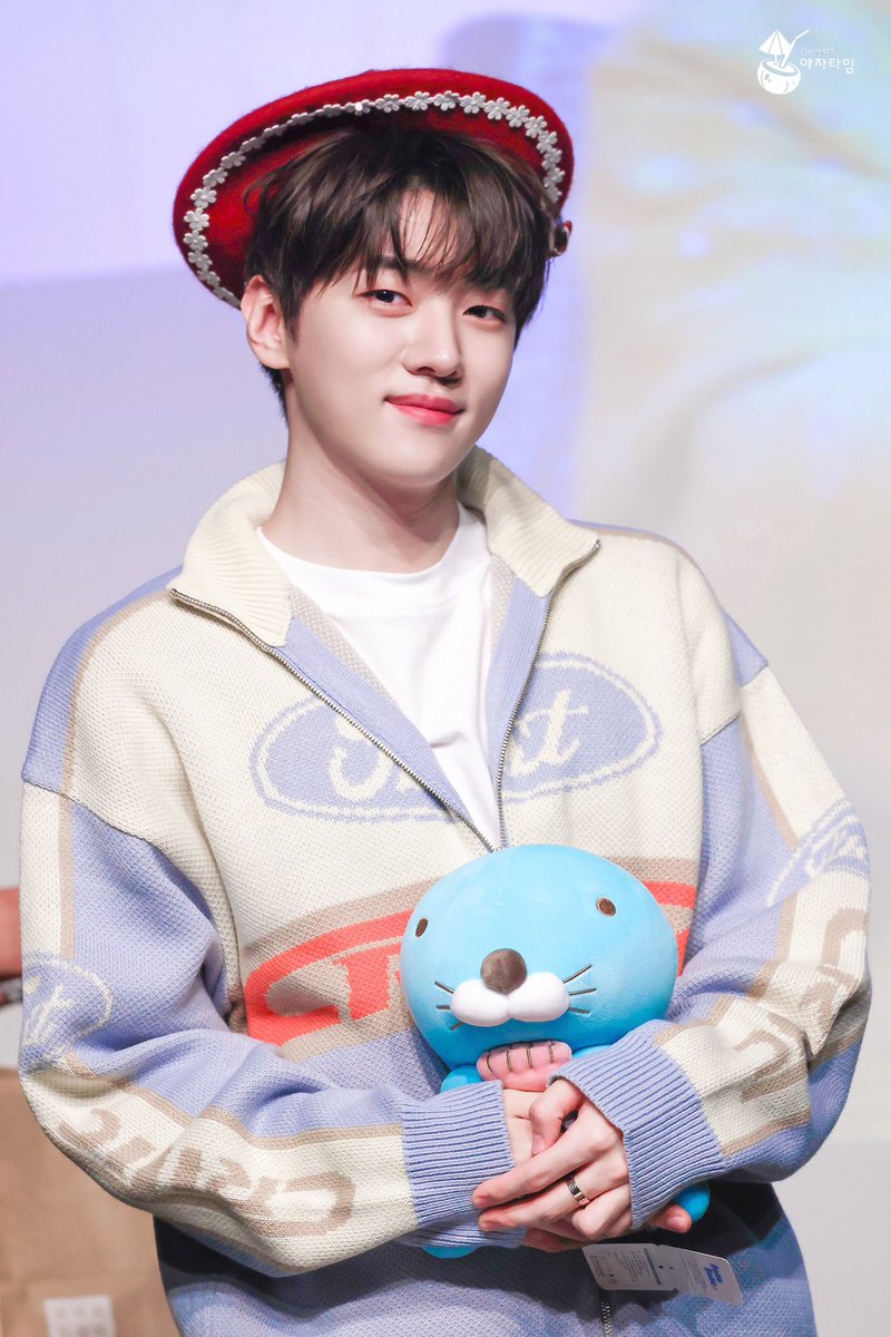 230922 뮤직아트

파란색 캐릭터가 사람들한테 신뢰감을 준다고 해서…💙

#재찬 #JAECHAN #JCFACTORY