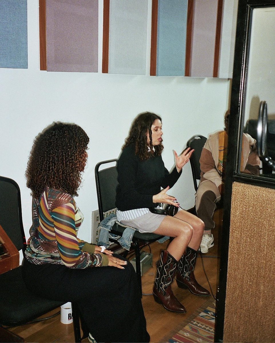 elizalovechild's tweet image. Live at RAK version of Dripping is OUT TODAY on Digital Streaming Platforms!! 
Listen here : elizalovechild.ffm.to/drippingrak
We went back to Rak to record more live music - from A Real Romantic to A Sky Without Stars.  We have a whole collection for you - coming soooooon.