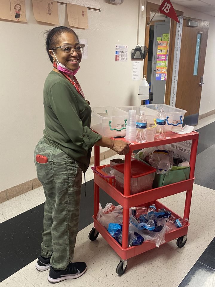 Our Amazing nurse keeping the Lions hydrated while supporting attendance matters! Hall PLA Lions Support Attendance Awareness month! @Kimball_Cluster @DrDayannaKelly @dallasschools @Tanya_N_Shelton #RegionIVRising #4Houses1Familia